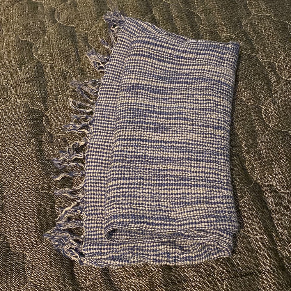 Fashionable unisex scarf/shawl
